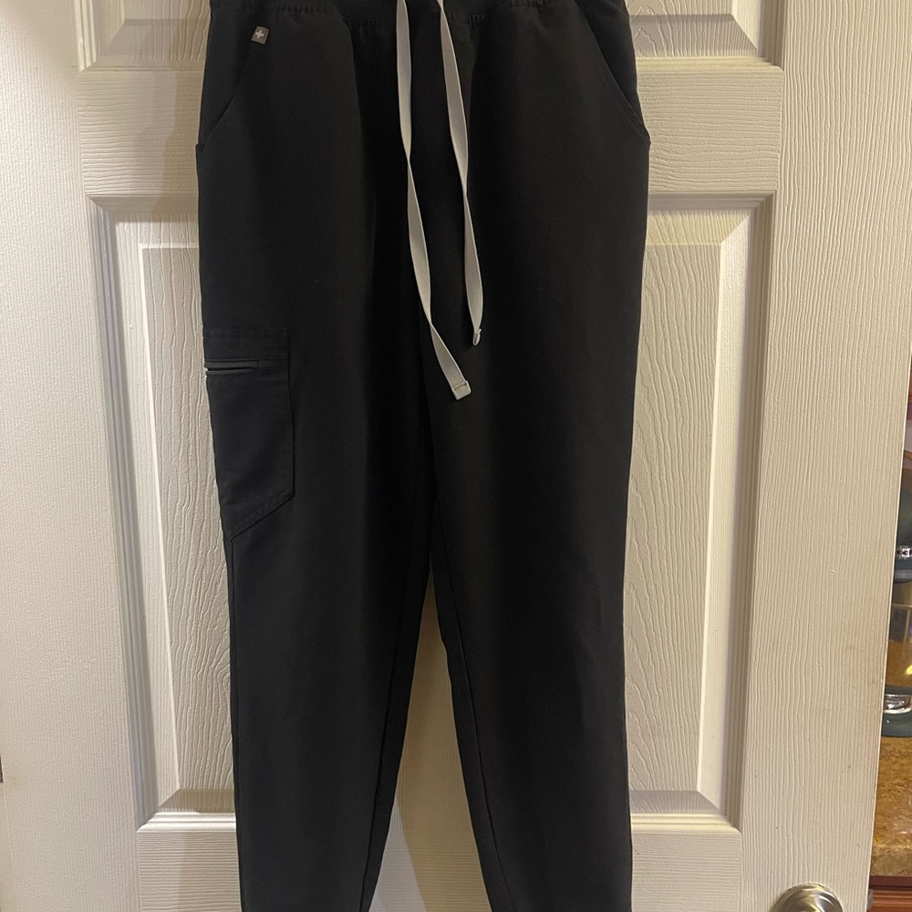 Women’s Black FIGS Drawstring Jogger Scrub Pants